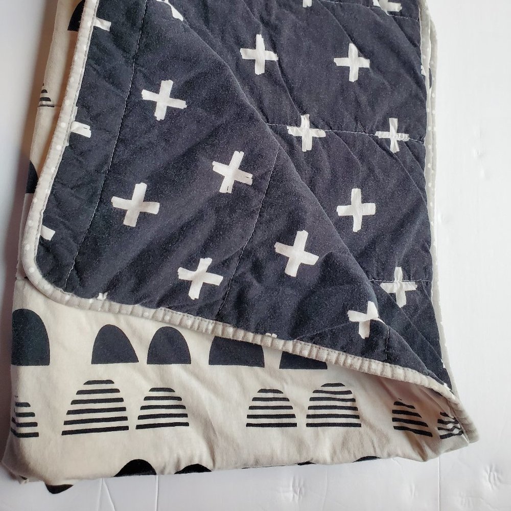 Cloud Island Reversible Baby Blanket Jersey Knit Scallop Black/White Gray Plus.